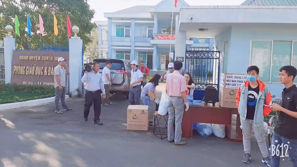 Sắp xếp chuẩn bị phát khẩu trang cho nhân dân tại Phòng Giáo dục và Đào tạo huyện Xuyên Mộc Sắp xếp chuẩn bị phát khẩu trang cho nhân dân tại Phòng Giáo dục và Đào tạo huyện Xuyên Mộc