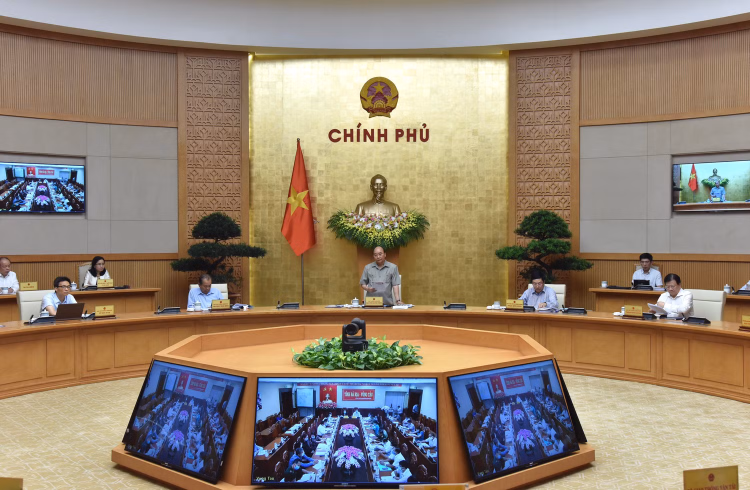 Thủ tướng phát biểu mở đầu cuộc họp. (Ảnh: VGP/Quang Hiếu) Thủ tướng phát biểu mở đầu cuộc họp. (Ảnh: VGP/Quang Hiếu)