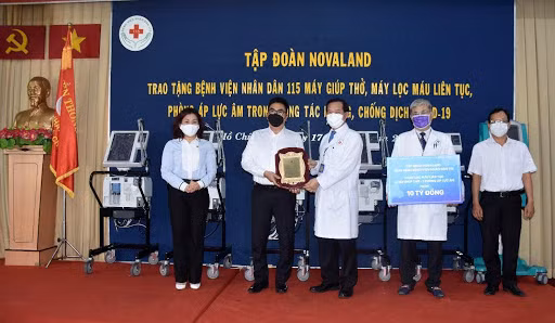 Đại diện Bệnh viện 115 cảm ơn sự đồng hành rất ý nghĩa và thiết thực của Tập đoàn Novaland