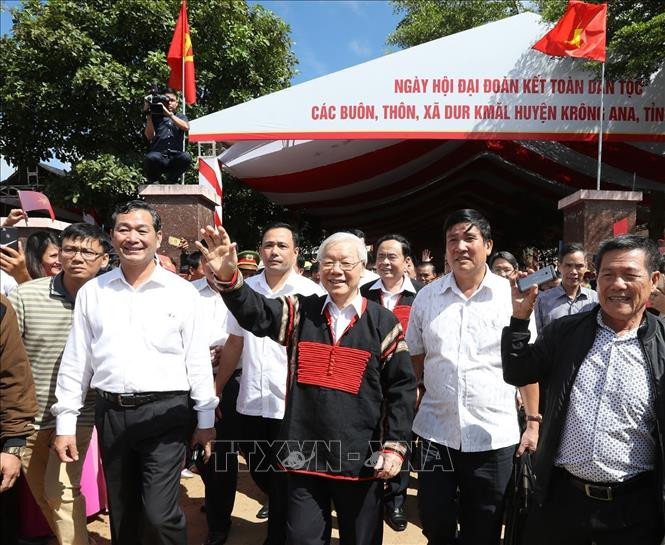 Tổng Bí thư, Chủ tịch nước Nguyễn Phú Trọng dự Ngày hội Đại đoàn kết toàn dân tộc các buôn, thôn của xã Dur Kmăl, huyện Krông Ana, tỉnh Đắk Lắk, ngày 11/11/2018. Ảnh: Trí Dũng/TTXVN