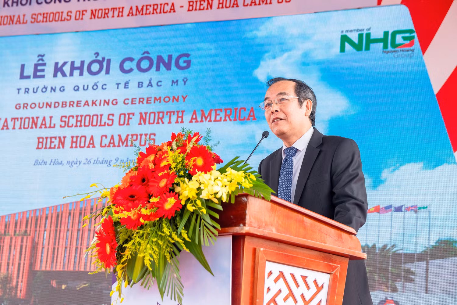 Tiến sĩ Đỗ Mạnh Cường – Phó Tổng giám đốc Tập đoàn giáo dục Nguyễn Hoàng phát biểu tại Lễ khởi công SNA Biên Hòa.