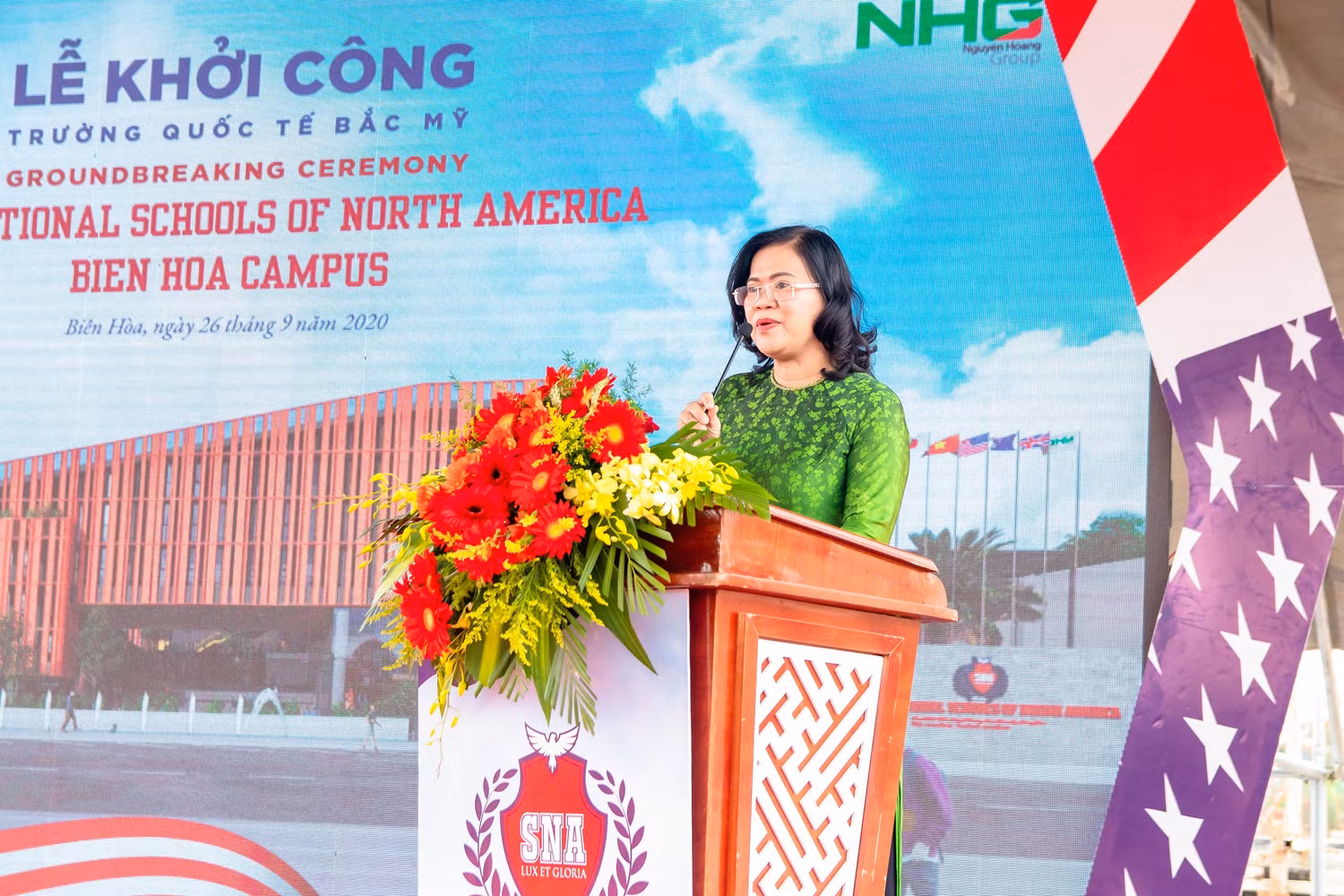 Bà Nguyễn Hòa Hiệp – Phó Chủ tịch Uỷ ban nhân dân tỉnh Đồng Nai bày tỏ sự vui mừng, hoan nghênh Tập đoàn giáo dục Nguyễn Hoàng đưa mô hình giáo dục quốc tế về với mảnh đất Biên Hòa và hy vọng trường sẽ nhanh chóng hoàn thiện và đi vào hoạt động, tạo một môi trường học tập toàn diện cho các em học sinh thân yêu của Đồng Nai.