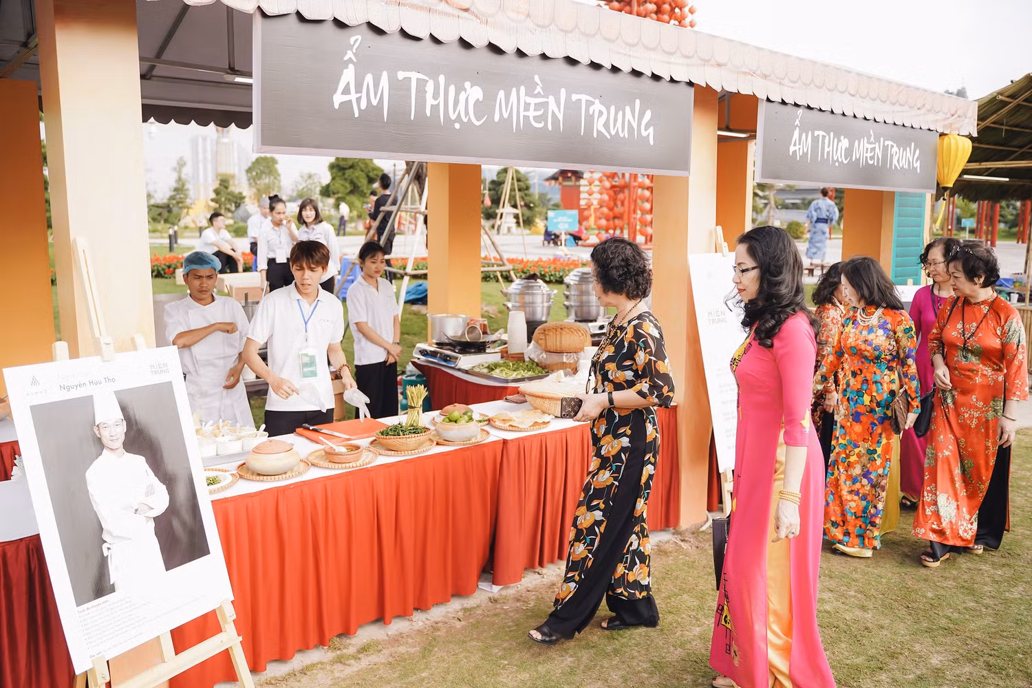Gian hàng ẩm thực miền Trung chuẩn vị của nghệ nhân Nguyễn Hữu Thọ tại Vinhomes Smart City