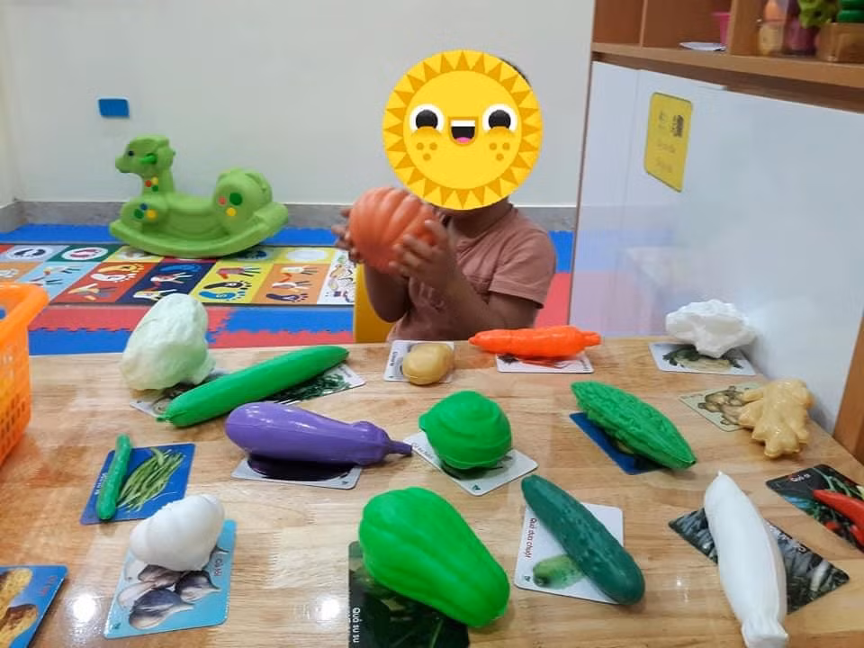 Mộ bài học theo giáo trình tại trung tâm can thiệp các trẻ tự kỷ. (Ảnh NVCC). Mộ bài học theo giáo trình tại trung tâm can thiệp các trẻ tự kỷ. (Ảnh NVCC).