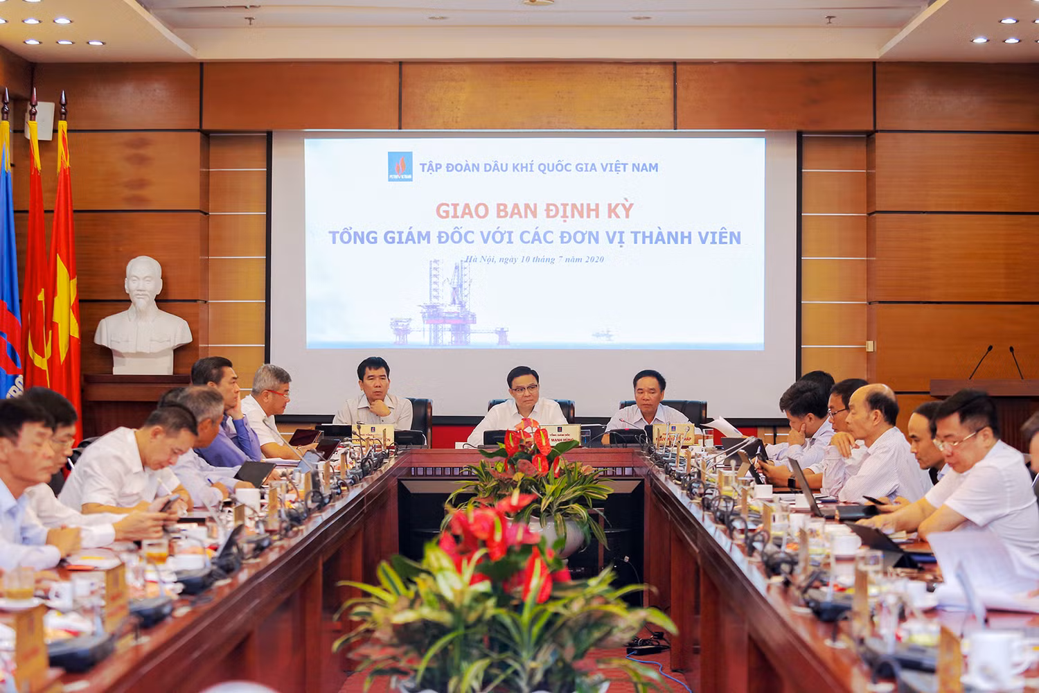 Toàn cảnh Hội nghị giao ban định kỳ Tổng giám đốc và các đơn vị thành viên.