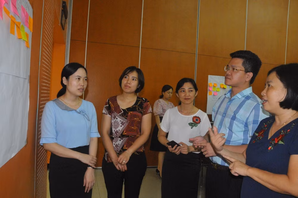 Các đại biểu dự Hội thảo cùng nhau đưa ra ý tưởng cho chủ đề “kỳ vọng” điều gì cho thư viện của đơn vị mình.