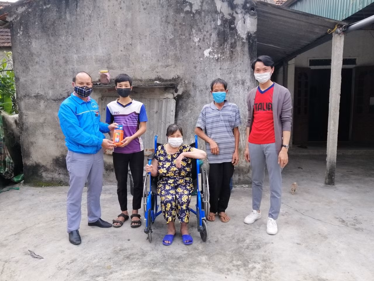 Giáo viên Trường Trung học phổ thông Nguyễn Văn Trỗi kêu gọi quên góp để hỗ trợ học sinh khó khăn mua dụng cụ học trực tuyến (Ảnh: Nhân vật cung cấp) Giáo viên Trường Trung học phổ thông Nguyễn Văn Trỗi kêu gọi quên góp để hỗ trợ học sinh khó khăn mua dụng cụ học trực tuyến (Ảnh: Nhân vật cung cấp)