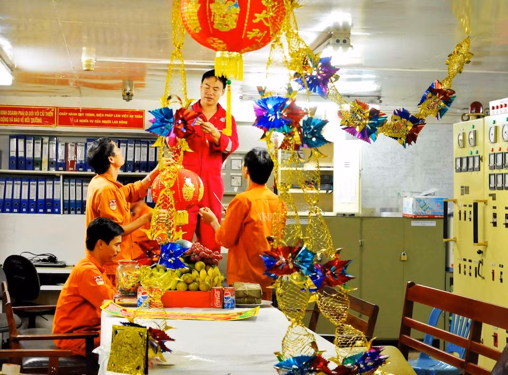 Nét đẹp trong văn hoá của người lao động dầu khí. Nét đẹp trong văn hoá của người lao động dầu khí.