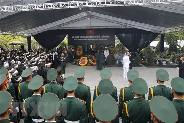 Quang cảnh Lễ an táng nguyên Tổng Bí thư Lê Khả Phiêu. (Ảnh: Doãn Tấn/TTXVN) Quang cảnh Lễ an táng nguyên Tổng Bí thư Lê Khả Phiêu. (Ảnh: Doãn Tấn/TTXVN)