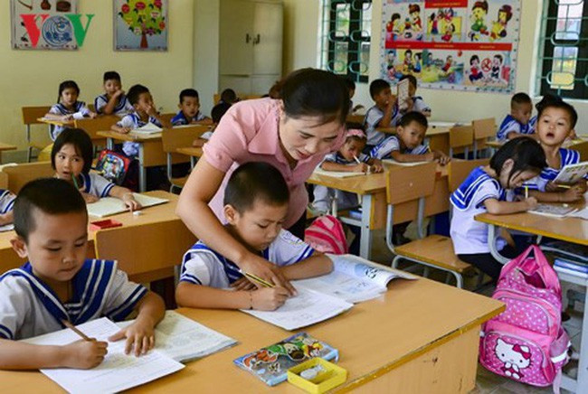 Hãy thực hiện xét tuyển đặc cách giáo viên hợp đồng nếu đủ điều kiện. (Ảnh minh họa: VOV) Hãy thực hiện xét tuyển đặc cách giáo viên hợp đồng nếu đủ điều kiện. (Ảnh minh họa: VOV)