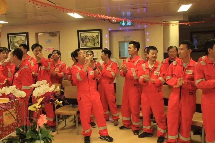 Việc vượt qua gian nan thách thức đã trở thành một nét văn hoá của người lao động dầu khí. Việc vượt qua gian nan thách thức đã trở thành một nét văn hoá của người lao động dầu khí.