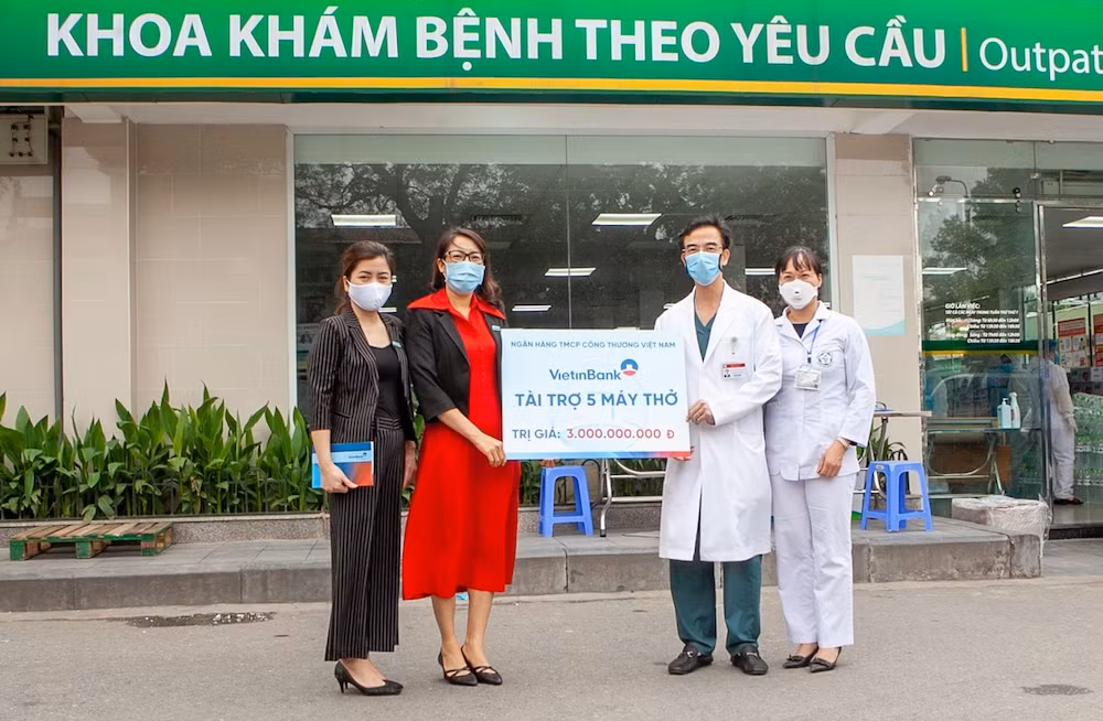 VietinBank trao tặng 5 máy trợ thở đặc biệt với tổng trị giá 3 tỷ đồng cho Bệnh viện Bạch Mai