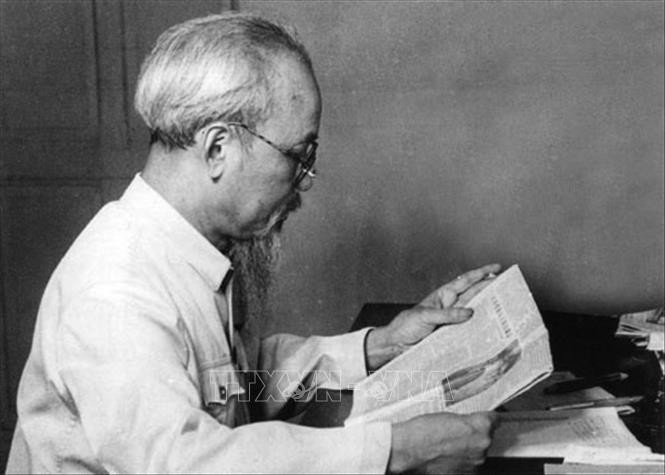 Báo chí là kênh thông tin vô cùng quan trọng của Bác để lãnh đạo cách mạng. Ảnh: Tư liệu/TTXVN phát Báo chí là kênh thông tin vô cùng quan trọng của Bác để lãnh đạo cách mạng. Ảnh: Tư liệu/TTXVN phát