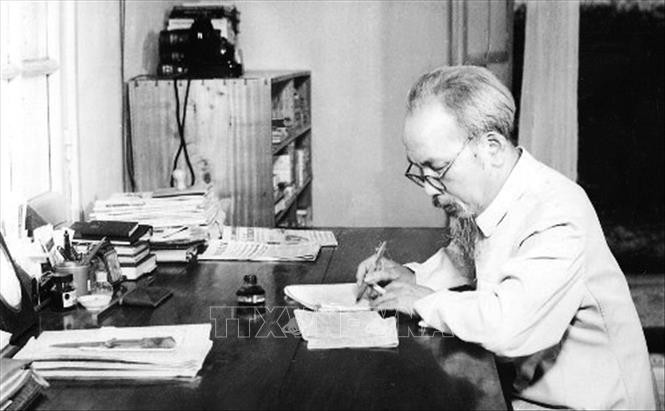 Chủ tịch Hồ Chí Minh - Người thầy vĩ đại của những người làm báo cách mạng Việt Nam. Ảnh: Tư liệu TTXVN Chủ tịch Hồ Chí Minh - Người thầy vĩ đại của những người làm báo cách mạng Việt Nam. Ảnh: Tư liệu TTXVN