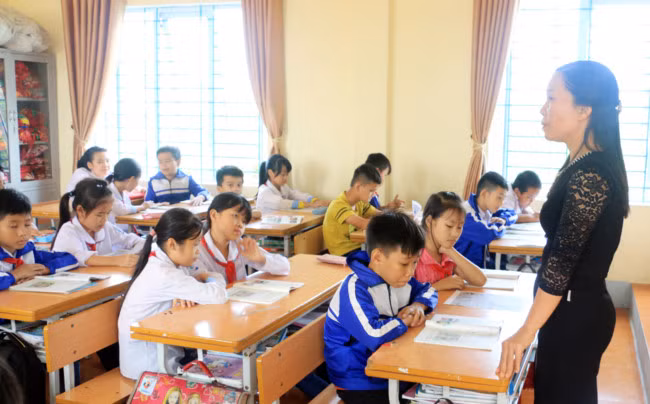 Các thầy cô giáo rất quan tâm đến việc tổ chức thăng hạng chức danh nghề nghiệp giáo viên. (Ảnh minh họa: Giaoducthoidai.vn)