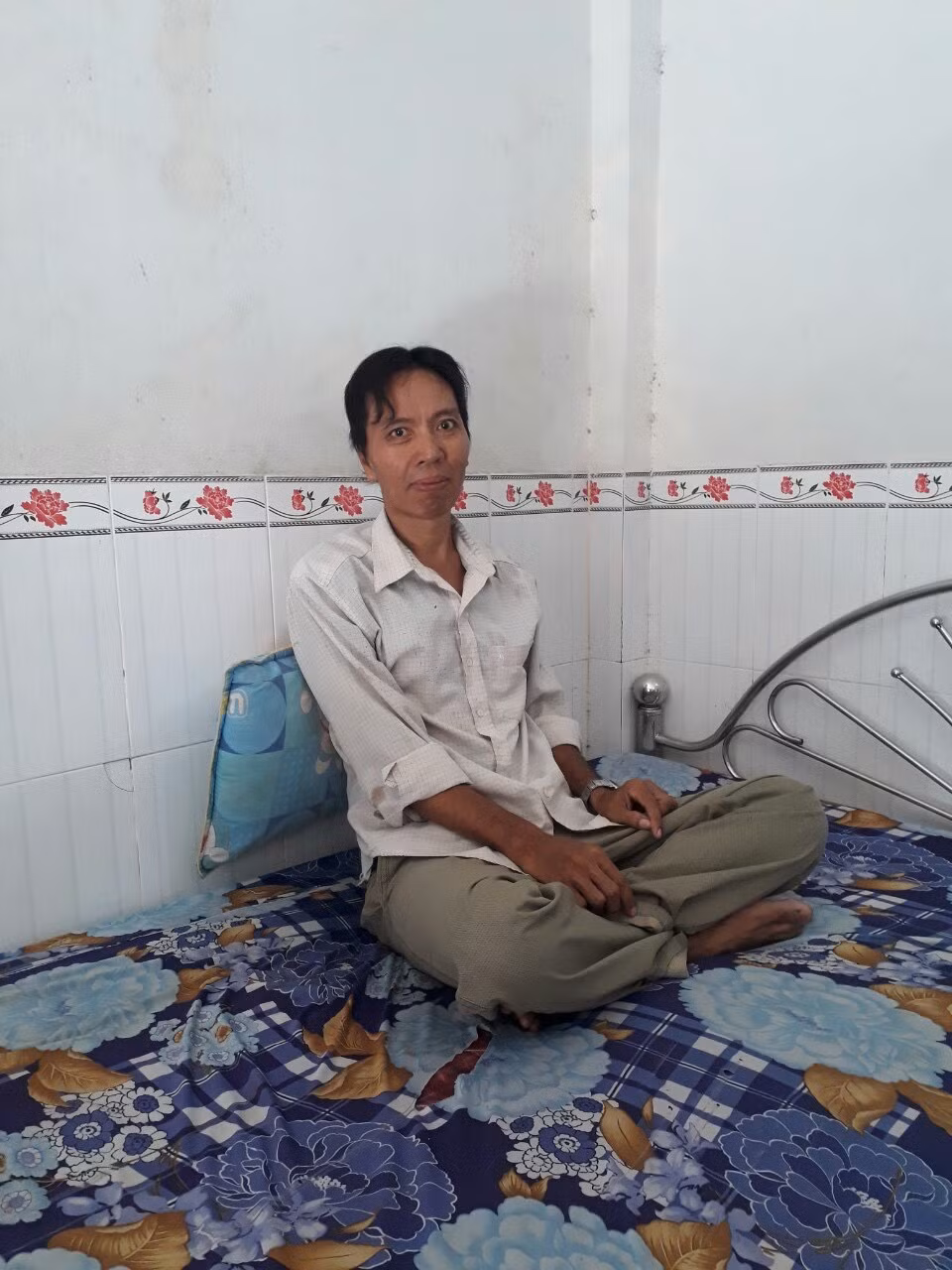 Thầy giáo Châu Văn Chính, mỏi mòn chờ lương hưu và đang mang trọng bệnh Thầy giáo Châu Văn Chính, mỏi mòn chờ lương hưu và đang mang trọng bệnh
