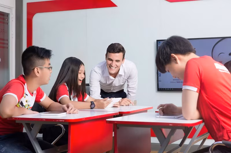 Sự tương tác giữa học online và offline đan xen sẽ giúp tăng tối đa hiệu quả tiếp thu kiến thức cho học viên. Sự tương tác giữa học online và offline đan xen sẽ giúp tăng tối đa hiệu quả tiếp thu kiến thức cho học viên.