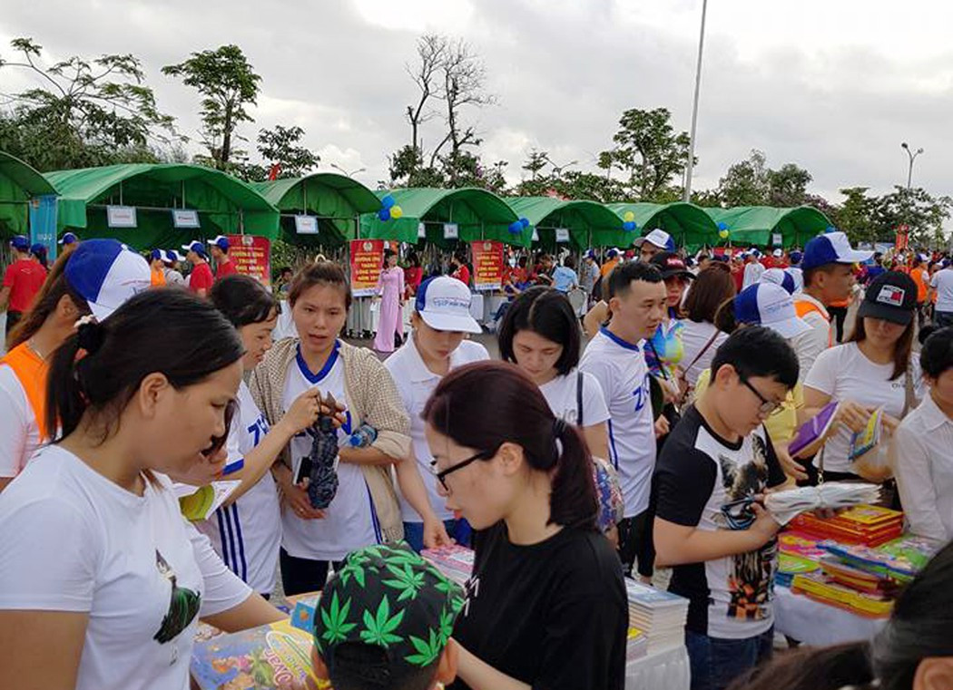 Để tăng thu nhập, giáo viên sẵn sàng làm thêm nhiều nghề khác nhau. (Ảnh minh họa: Lã Tiến) Để tăng thu nhập, giáo viên sẵn sàng làm thêm nhiều nghề khác nhau. (Ảnh minh họa: Lã Tiến)