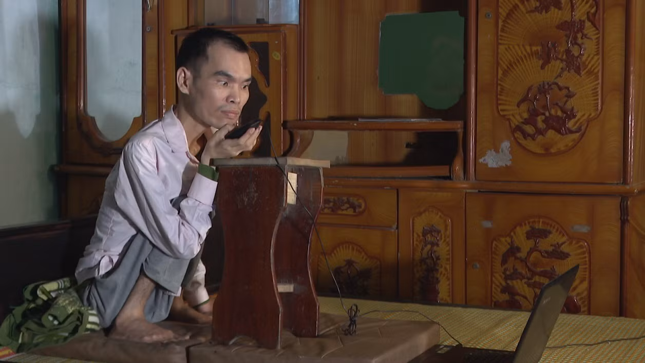 Chàng trai khuyết tật viết nên kỳ tích về nghị lực sống ảnh 1