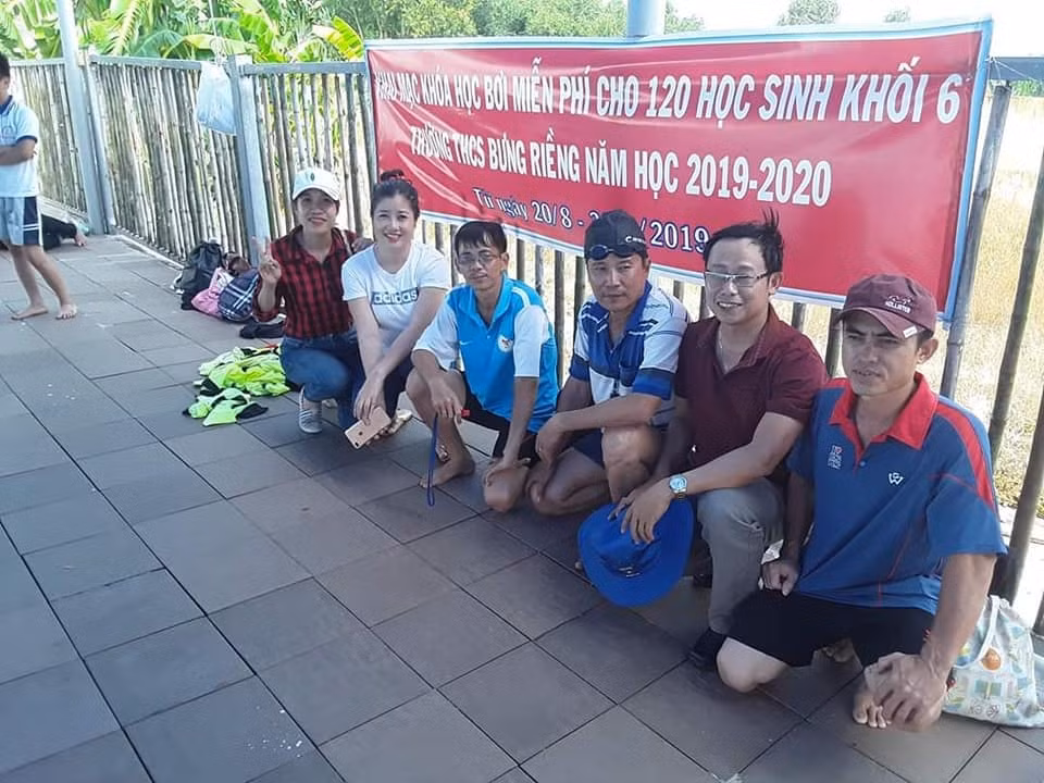 Thầy hiệu trưởng tiên phong phổ cập bơi cho học trò tại Xuyên Mộc ảnh 1
