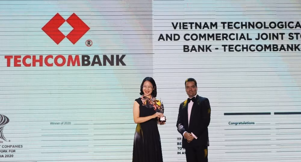 Techcombank đã được vinh danh Giải thưởng “Nơi làm việc tốt nhất châu Á 2020” do HR Asia Magazine bình chọn. Techcombank đã được vinh danh Giải thưởng “Nơi làm việc tốt nhất châu Á 2020” do HR Asia Magazine bình chọn.