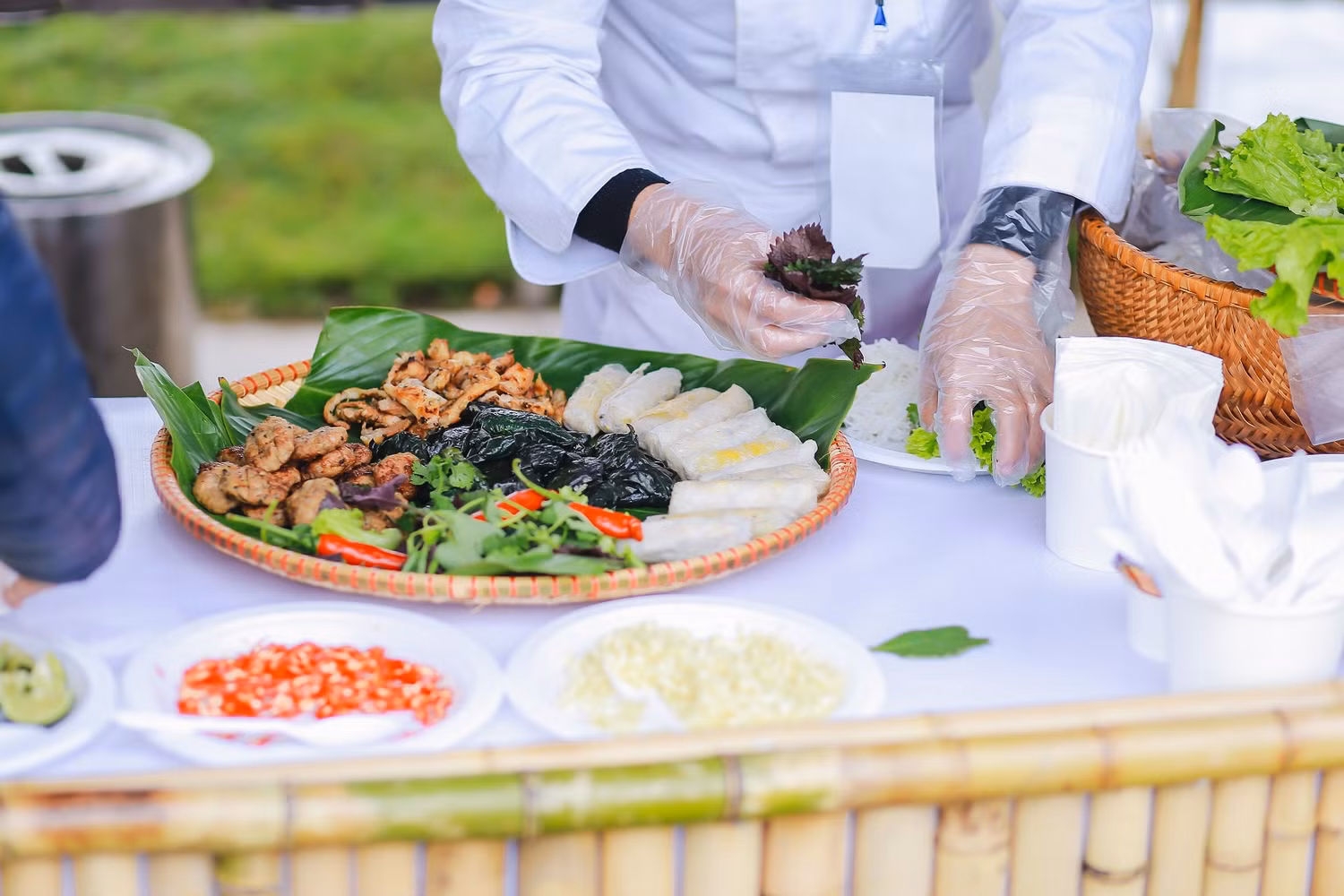 Bún chả Hà Nội được chế biến kỳ công và bắt mắt