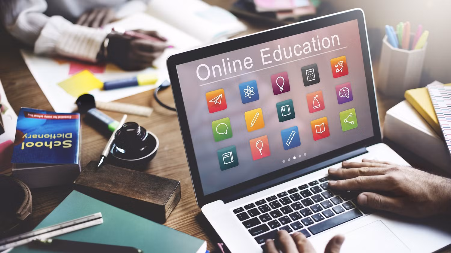 Học online có là giải pháp cho thời đại Internet?