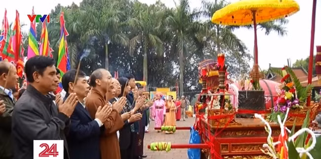 Tạm dừng tổ chức lễ hội, các khóa tu tập, hạn chế các hoạt động các cuộc lễ tập trung đông người (Ảnh: VTV)