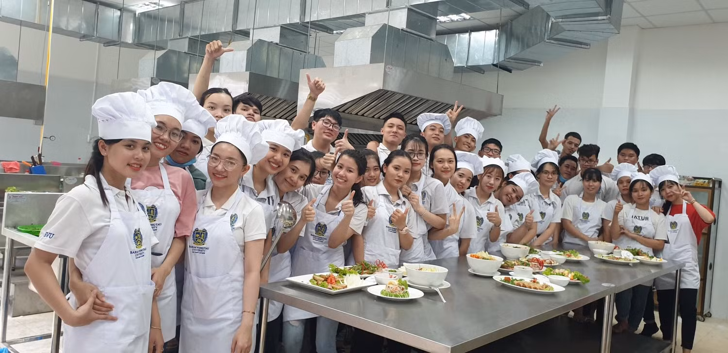 Đào tạo ngành quản trị khách sạn tại BVU trong bối cảnh hội nhập toàn cầu ảnh 2