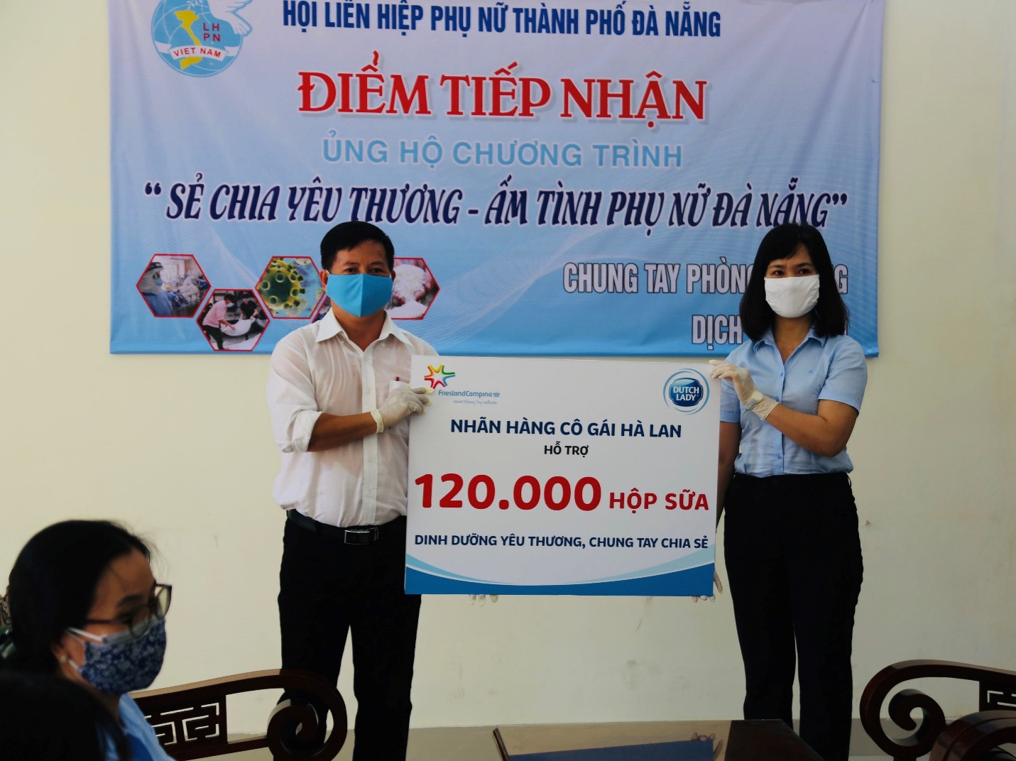 Hội Phụ Nữ Đà Nẵng đánh giá cao sự quan tâm, hỗ trợ cộng đồng của Cô Gái Hà Lan trong công tác đẩy lùi dịch Covid-19