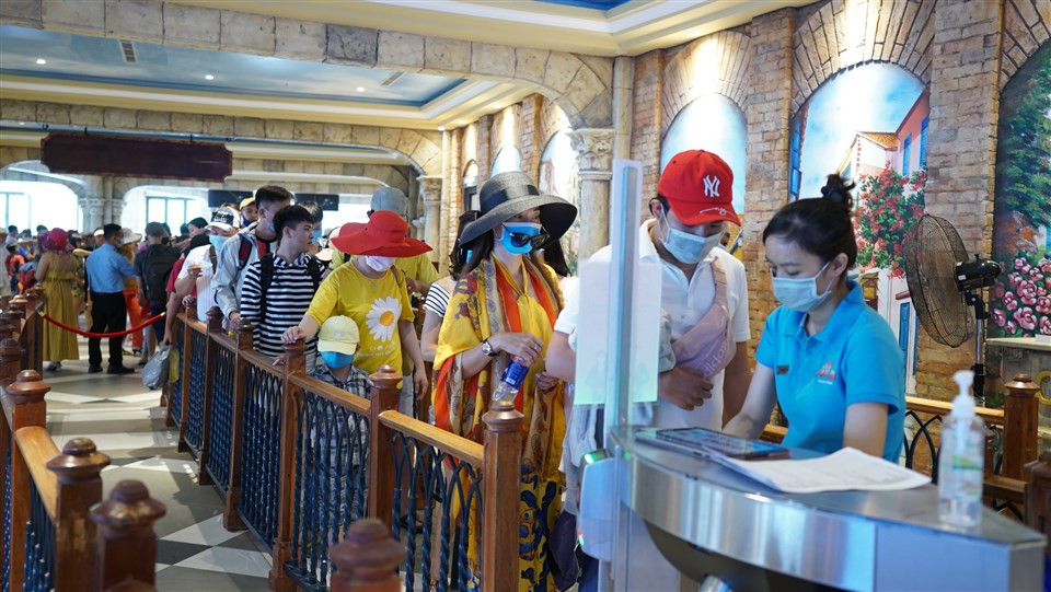 Du khách đến Sun World Hòn Thơm Nature Park Du khách đến Sun World Hòn Thơm Nature Park