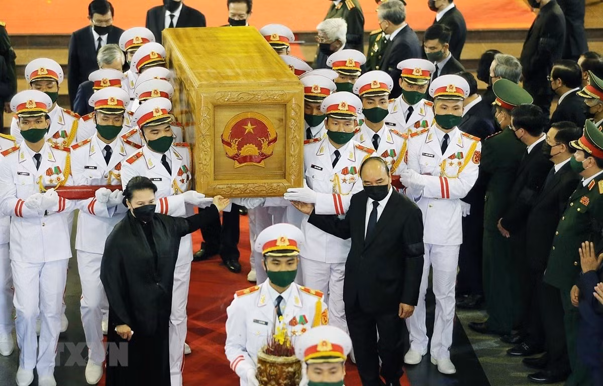 Chiều 15/8/2020, Ban Chấp hành Trung ương Đảng, Quốc hội, Chủ tịch nước, Chính phủ, Ủy ban Trung ương Mặt trận Tổ quốc Việt Nam tổ chức trọng thể Lễ truy điệu nguyên Tổng Bí thư Lê Khả Phiêu