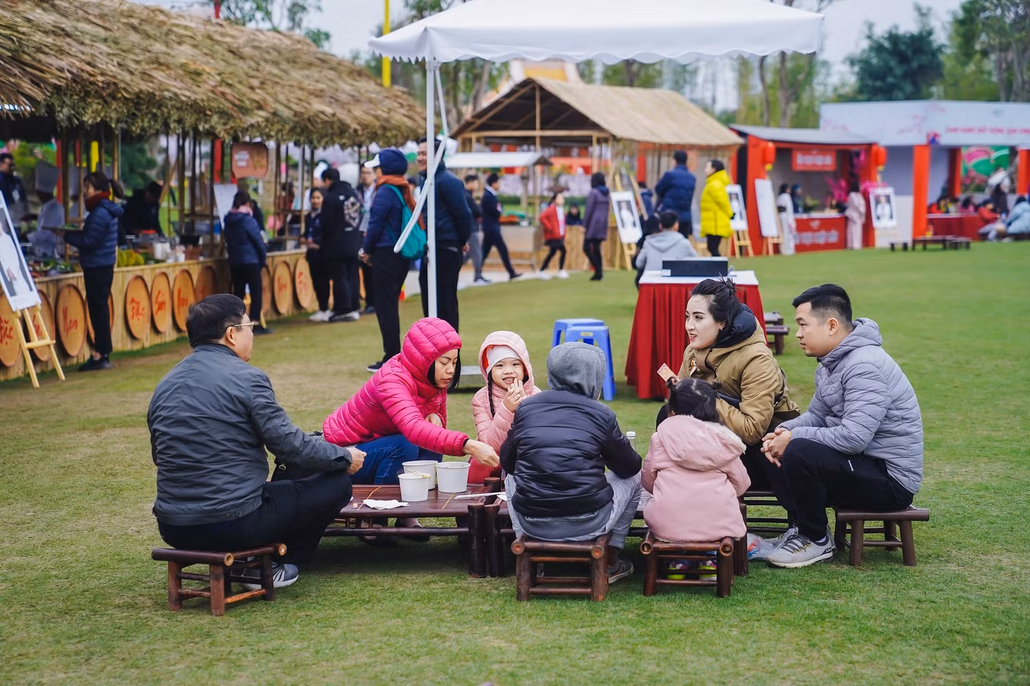 Lễ hội đem tới những phút giây hạnh phúc cho các gia đình cư dân Vinhomes. Sự gắn kết giữa các thế hệ chính là giá trị cốt lõi gìn giữ nét đẹp văn hóa dân tộc.