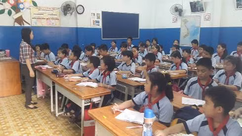 Vừa thương vừa giận cô giáo bị kỉ luật vì dạy thêm chui ảnh 3