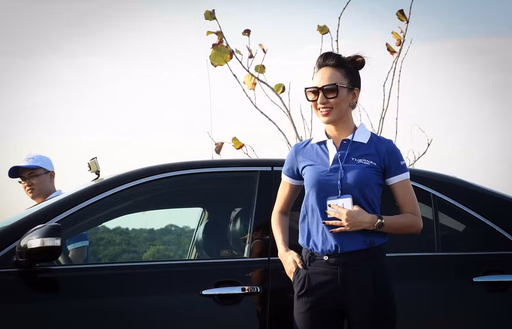 Ngọc Diễm chia sẻ "Lái xe trên các cung đường và trải nghiệm những cảnh quan đẹp đó thực sự là một hành trình đầy đam mê. Nhưng hành trình ý nghĩa hơn khi cùng mọi người trong đoàn có thể giúp đỡ một điều gì đó cho người dân địa phương thì cuộc hành trình lại càng ý nghĩa hơn. Theo tình thần vui chơi nhưng có trách nhiệm với cộng đồng."