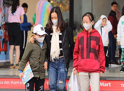 Học sinh đeo khẩu trang đúng cách cũng như là cách phòng chống virus Corona (ảnh minh họa: TTXVN) Học sinh đeo khẩu trang đúng cách cũng như là cách phòng chống virus Corona (ảnh minh họa: TTXVN)