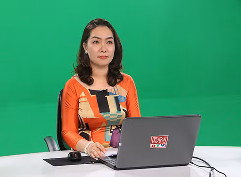 Giáo viên ôn tập kiến thức trên kênh truyền hình của Đồng Nai (ảnh: Sở Giáo dục tỉnh Đồng Nai) Giáo viên ôn tập kiến thức trên kênh truyền hình của Đồng Nai (ảnh: Sở Giáo dục tỉnh Đồng Nai)