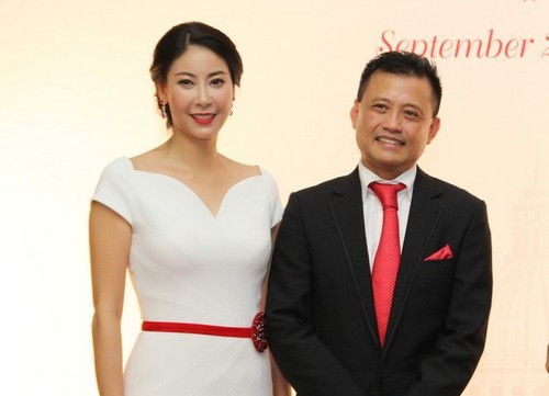 Hà Kiều Anh sánh đôi cùng phu quân tại sự kiện. Hà Kiều Anh sánh đôi cùng phu quân tại sự kiện.