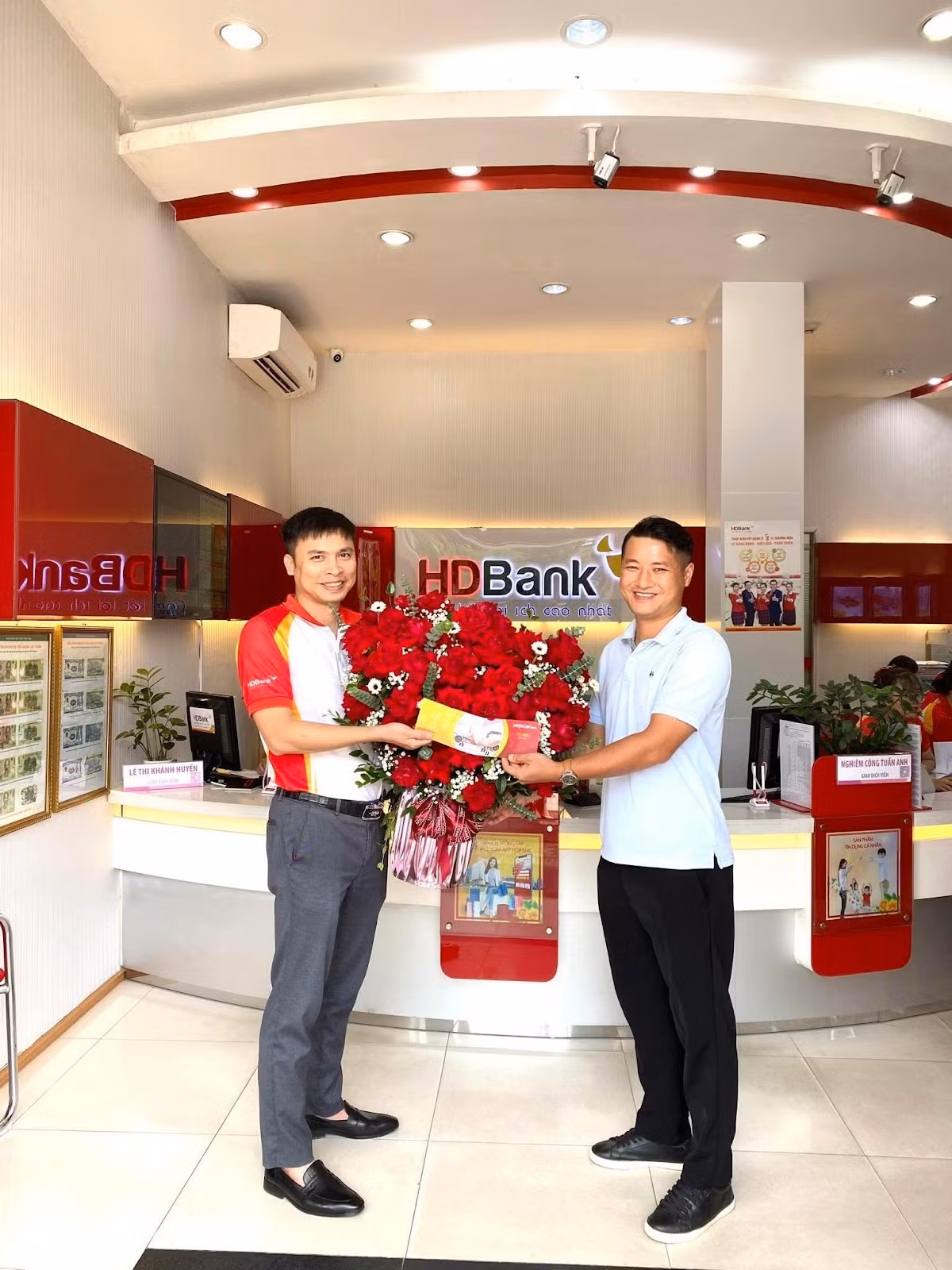 Khách hàng Nguyễn Văn Quỳnh, một khách hàng đến từ Hải Dương nhận vé bay khứ hồi 0 đồng Khách hàng Nguyễn Văn Quỳnh, một khách hàng đến từ Hải Dương nhận vé bay khứ hồi 0 đồng