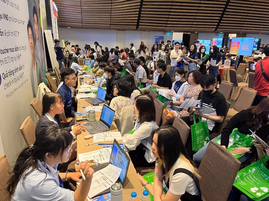 Các tư vấn viên luôn tư vấn cho các bạn thời điểm tốt nhất để chuẩn bị hồ sơ du học, nâng cao tỷ lệ thành công đối với các trường đại học Úc. (Nguồn: IDP)