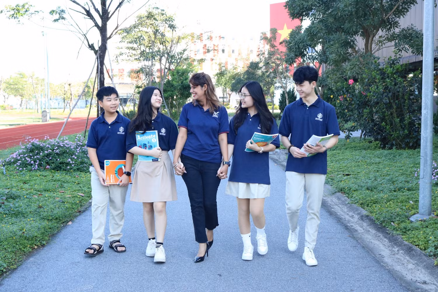 Tại IEC, thầy cô là người tổ chức hoạt động giúp trò hình thành thói quen tự học, tự trải nghiệm. Tại IEC, thầy cô là người tổ chức hoạt động giúp trò hình thành thói quen tự học, tự trải nghiệm.
