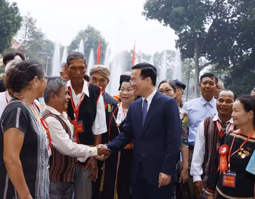 Chủ tịch nước Võ Văn Thưởng gặp mặt thân mật các đại biểu. (Ảnh: Thống Nhất/TTXVN) Chủ tịch nước Võ Văn Thưởng gặp mặt thân mật các đại biểu. (Ảnh: Thống Nhất/TTXVN)
