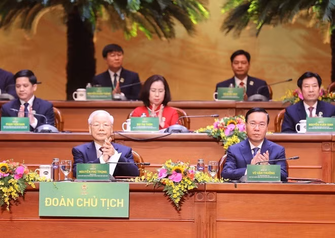 Tổng Bí thư Nguyễn Phú Trọng và Chủ tịch nước Võ Văn Thưởng tham gia Đoàn Chủ tịch Đại hội. (Ảnh: Trí Dũng/TTXVN) Tổng Bí thư Nguyễn Phú Trọng và Chủ tịch nước Võ Văn Thưởng tham gia Đoàn Chủ tịch Đại hội. (Ảnh: Trí Dũng/TTXVN)