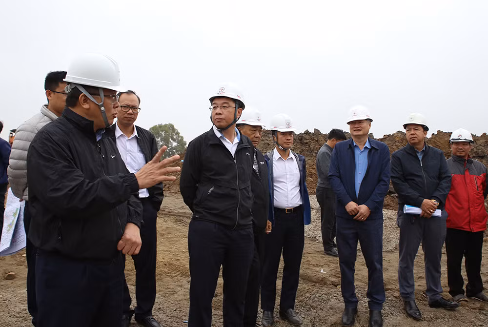 Lãnh đạo EVN và EVNNPT kiểm tra thi công vị trí 97 Dự án đường dây 500kV Nhà máy Nhiệt điện Nam Định I – Thanh Hóa.