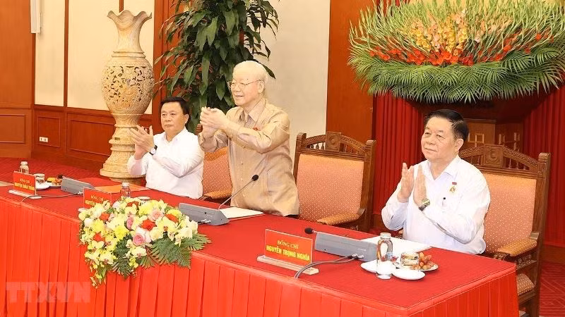 Tổng Bí thư Nguyễn Phú Trọng và các đồng chí lãnh đạo Đảng, Nhà nước tại buổi gặp mặt. (Ảnh: Trí Dũng/TTXVN) Tổng Bí thư Nguyễn Phú Trọng và các đồng chí lãnh đạo Đảng, Nhà nước tại buổi gặp mặt. (Ảnh: Trí Dũng/TTXVN)