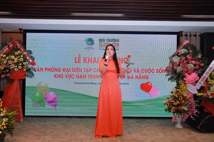 Văn nghệ mở đầu Lễ khai trương văn phòng đại diện Tạp chí Môi trường và Cuộc sống khu vực Nam Trung Bộ tại Đà Nẵng. Văn nghệ mở đầu Lễ khai trương văn phòng đại diện Tạp chí Môi trường và Cuộc sống khu vực Nam Trung Bộ tại Đà Nẵng.