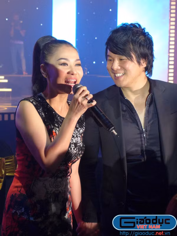 Thanh Bùi và Thu Minh sẽ tiếp tục tái ngộ khán giả trong chương trình "Duyên dáng Việt Nam", sắp diễn ra vào ngày 10/01 tới đây. Được biết chính vì chuẩn bị cho chương trình này nên Thanh Bùi phải hoãn việc hưởng tuần trăng mật cùng vợ.