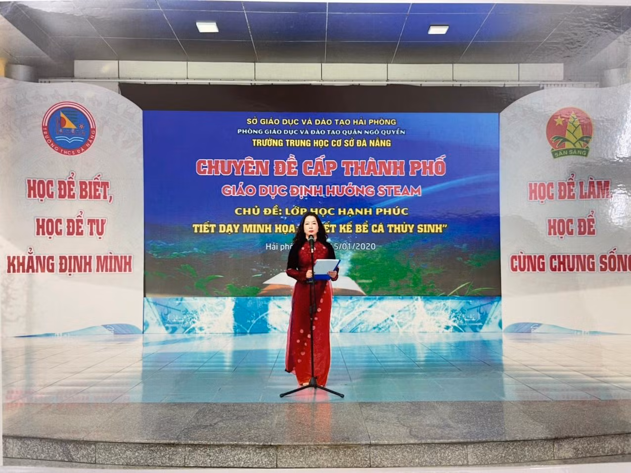 Dưới cương vị một nhà quản lý, cô Trịnh Thu Hương luôn thẳng thắn, không né tránh và không ngại ngần trong việc nâng cao chuyên môn của đội ngũ giáo viên nhà trường (Ảnh: nhân vật cung cấp).