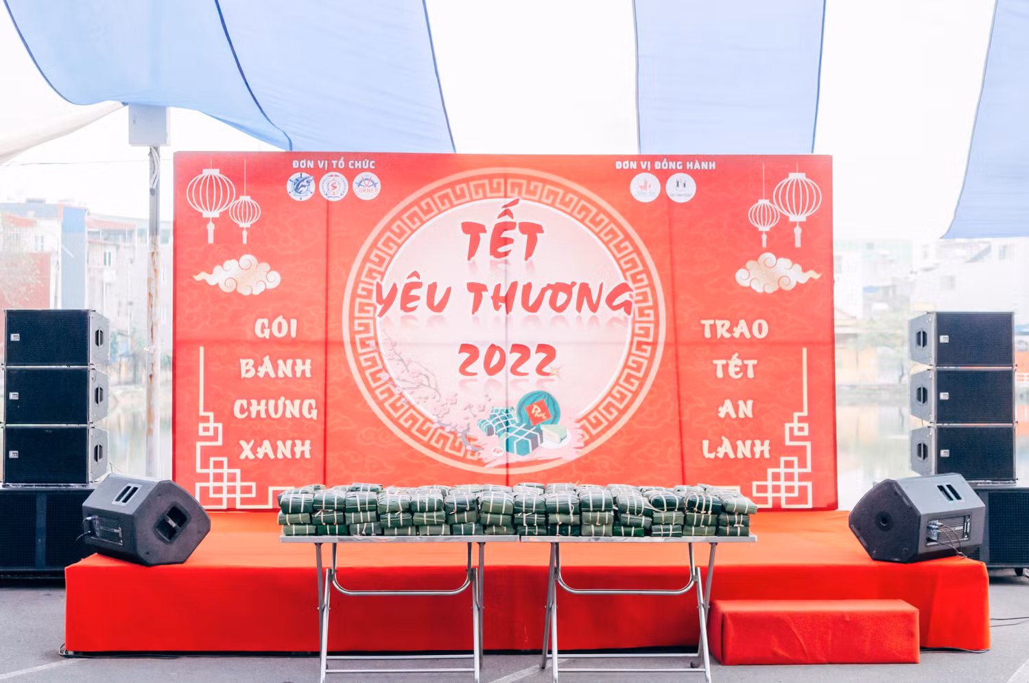 Xuất phát từ tinh thần “tương thân tương ái”, Trường Đại học Hàng hải Việt Nam phối hợp với các đơn vị đồng hành, nhà tài trợ thực hiện chương trình thiện nguyện “Tết Yêu Thương 2022” (Ảnh: NTCC) Xuất phát từ tinh thần “tương thân tương ái”, Trường Đại học Hàng hải Việt Nam phối hợp với các đơn vị đồng hành, nhà tài trợ thực hiện chương trình thiện nguyện “Tết Yêu Thương 2022” (Ảnh: NTCC)