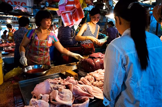 Nguồn cung các loại thịt, thủy sản và rau củ quả đã trở lại ổn định hơn tại thị trường Tp.HCM. Nguồn cung các loại thịt, thủy sản và rau củ quả đã trở lại ổn định hơn tại thị trường Tp.HCM.